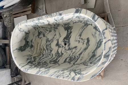 大花白浴缸