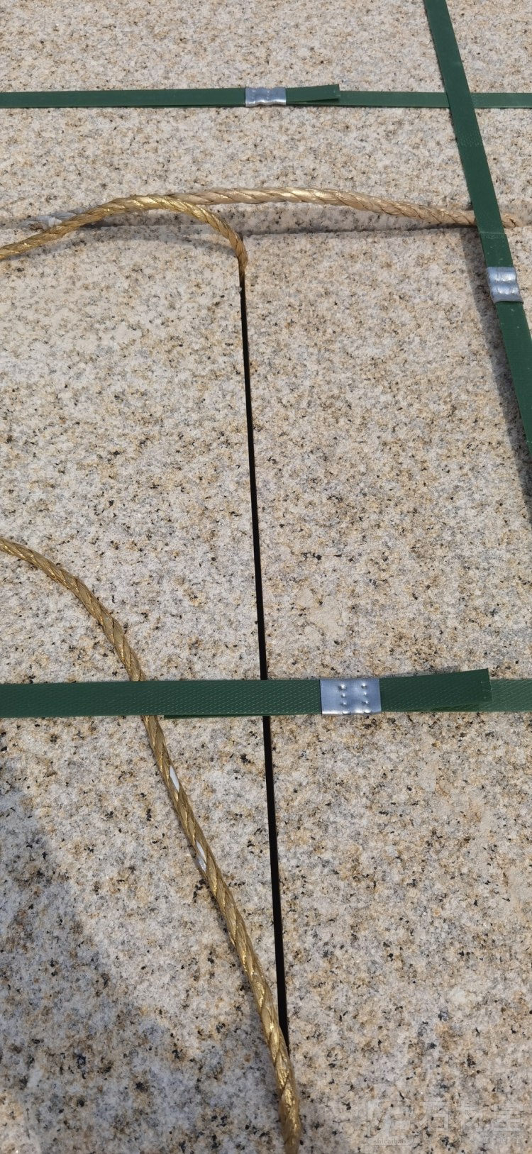 提锈黄锈石