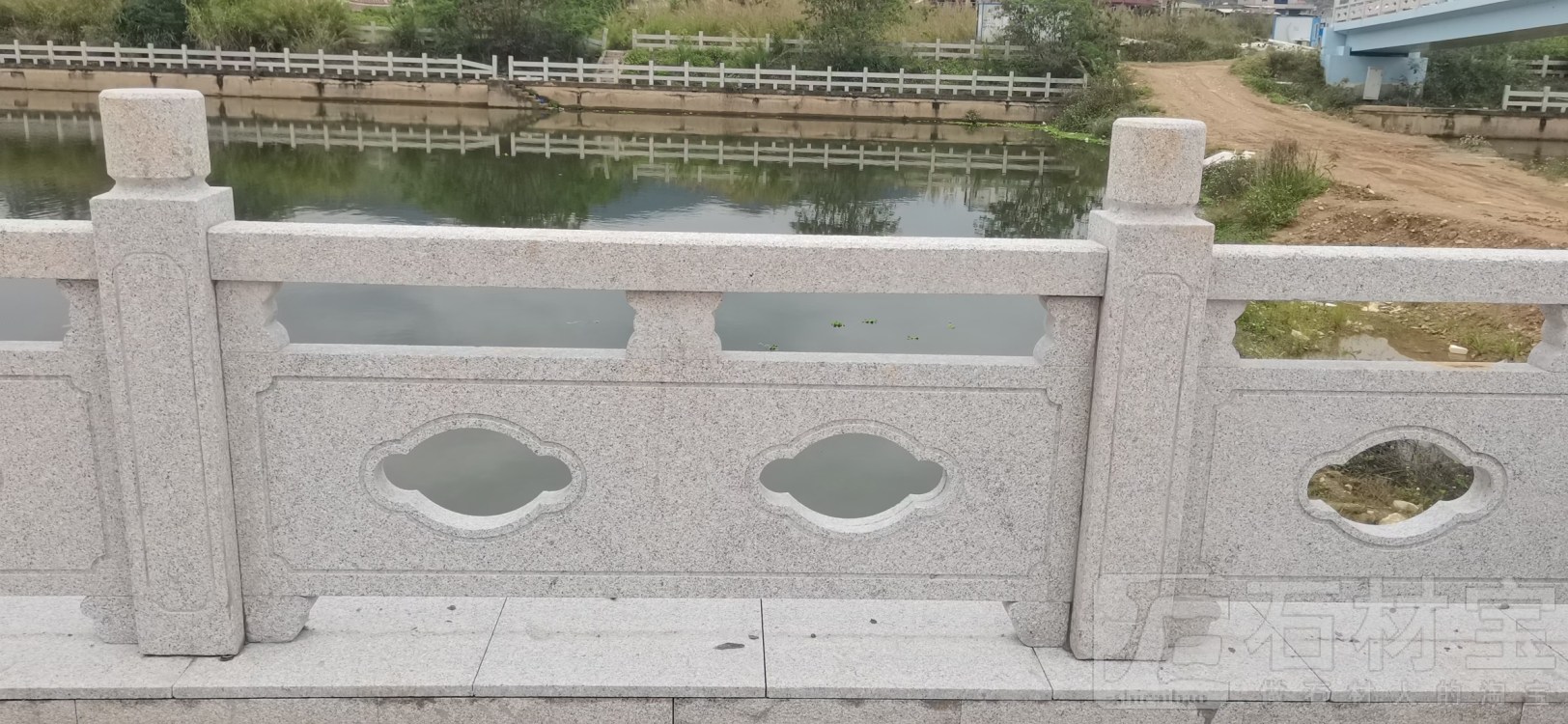 芝麻白栏杆