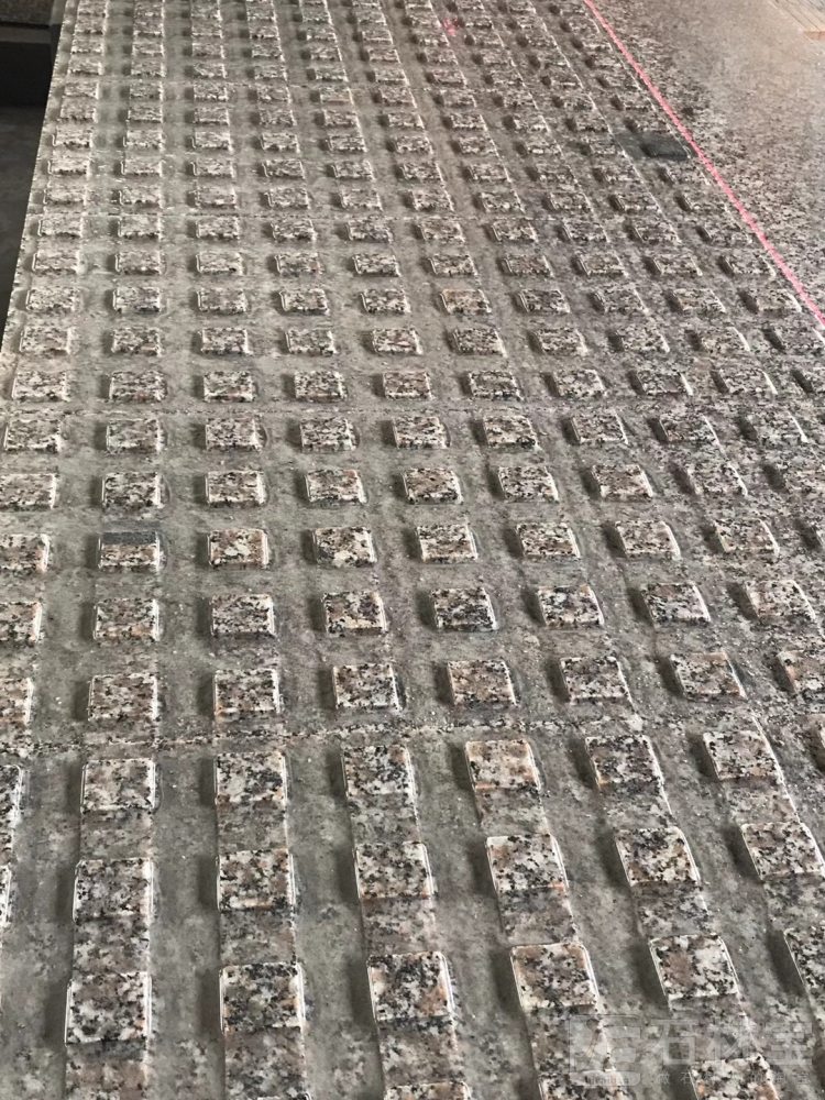 盲道石
