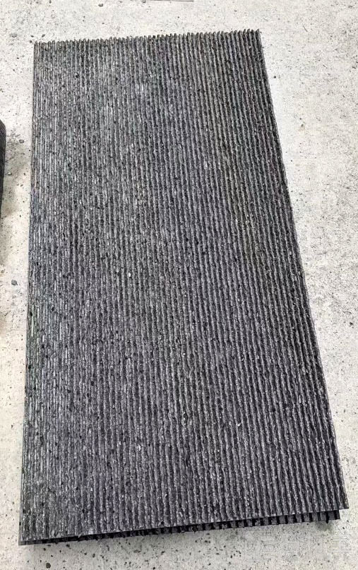 中国黑流水面