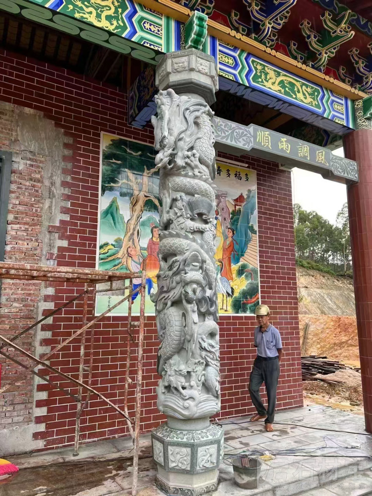 龙柱