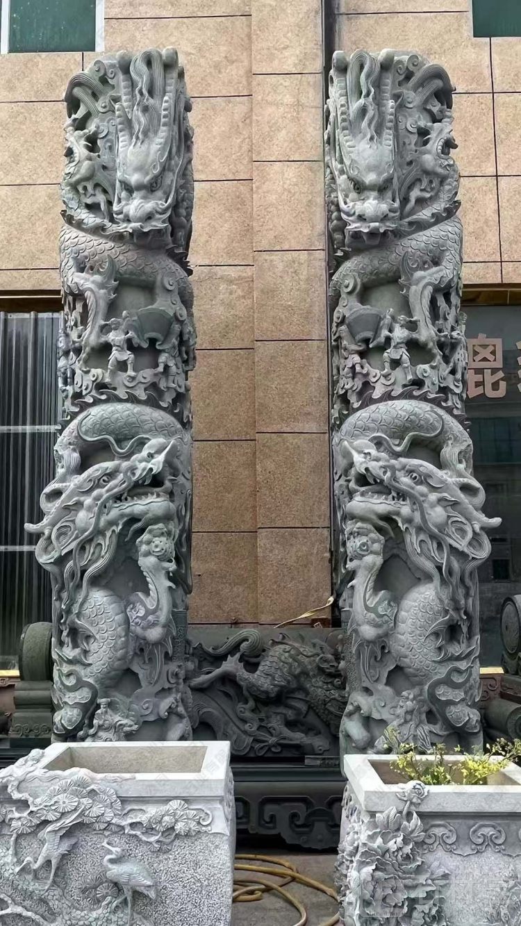 龙纹柱