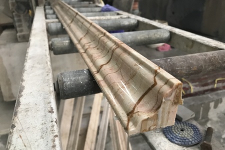 美尼斯金压顶线