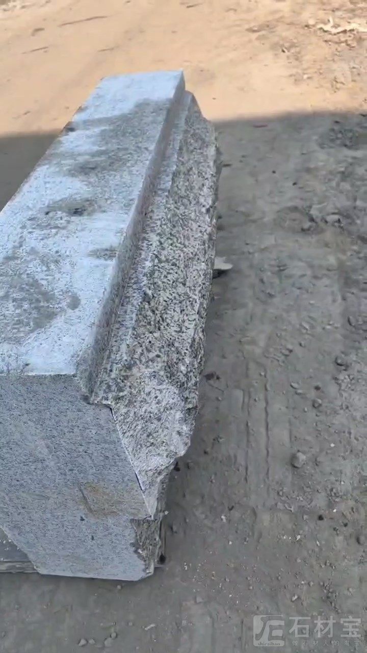 自然面路沿石