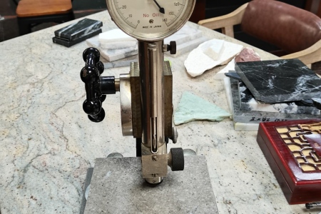 新矿硬度5.4级光度110度油性足板面大可做哑光面