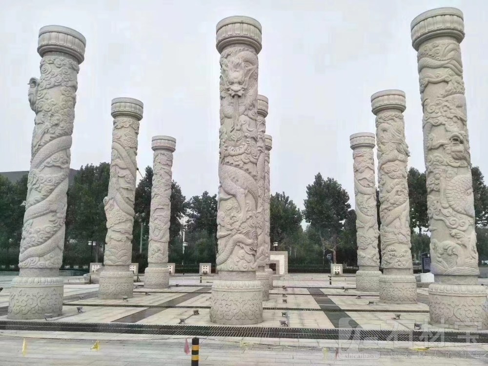 石雕龙柱