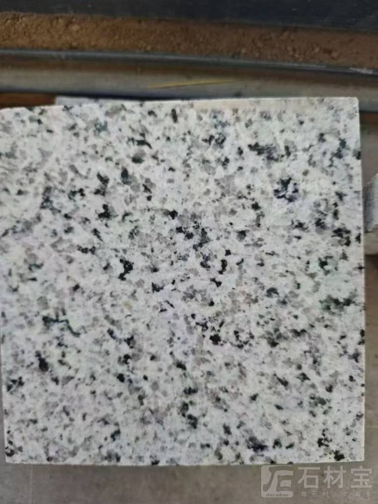 ​芭拉白（广东矿）价格美丽
大量到料  出售荒料
堆场​地址:南安市水头镇永泉山（水头高速路口西）-东哥矿业                   
☎️：13314968968 吕       欢迎过来喝茶