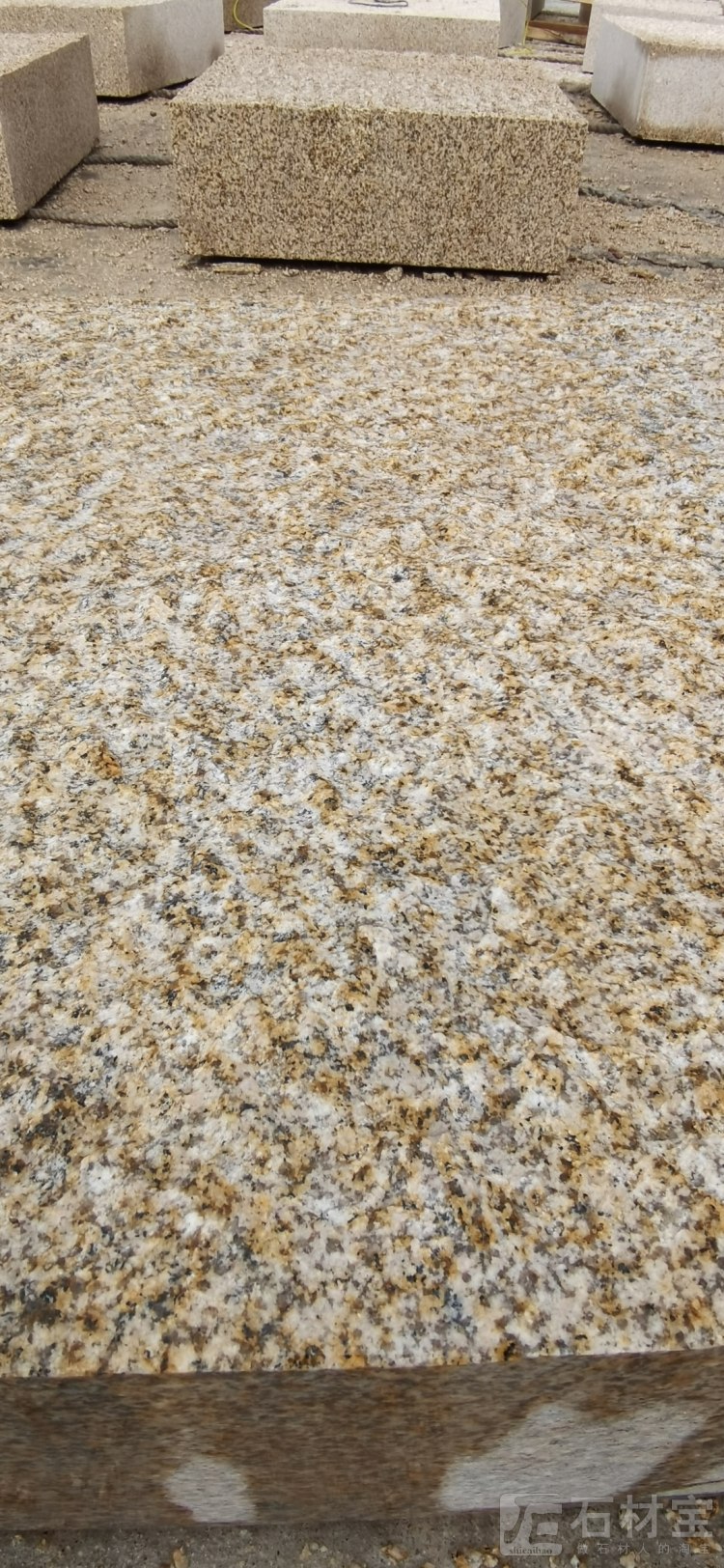 黄锈石粗凿面仿古石