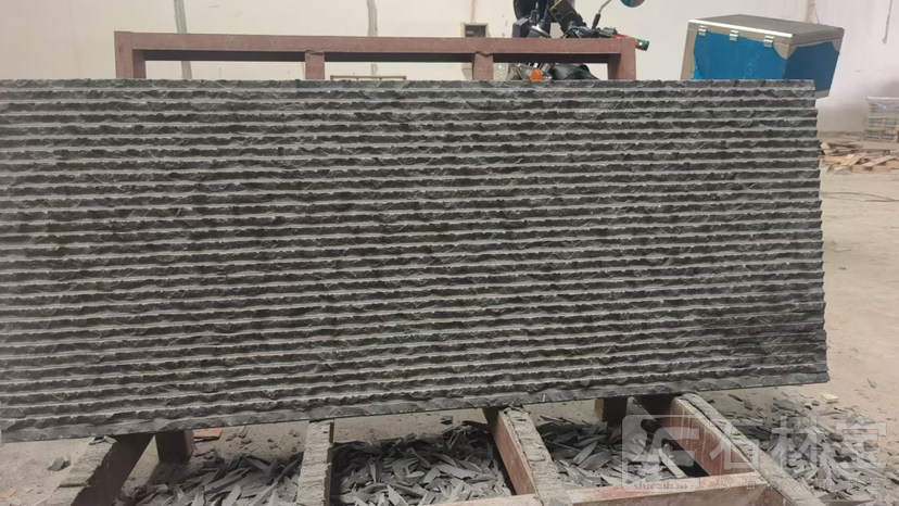 蒙古黑流水面