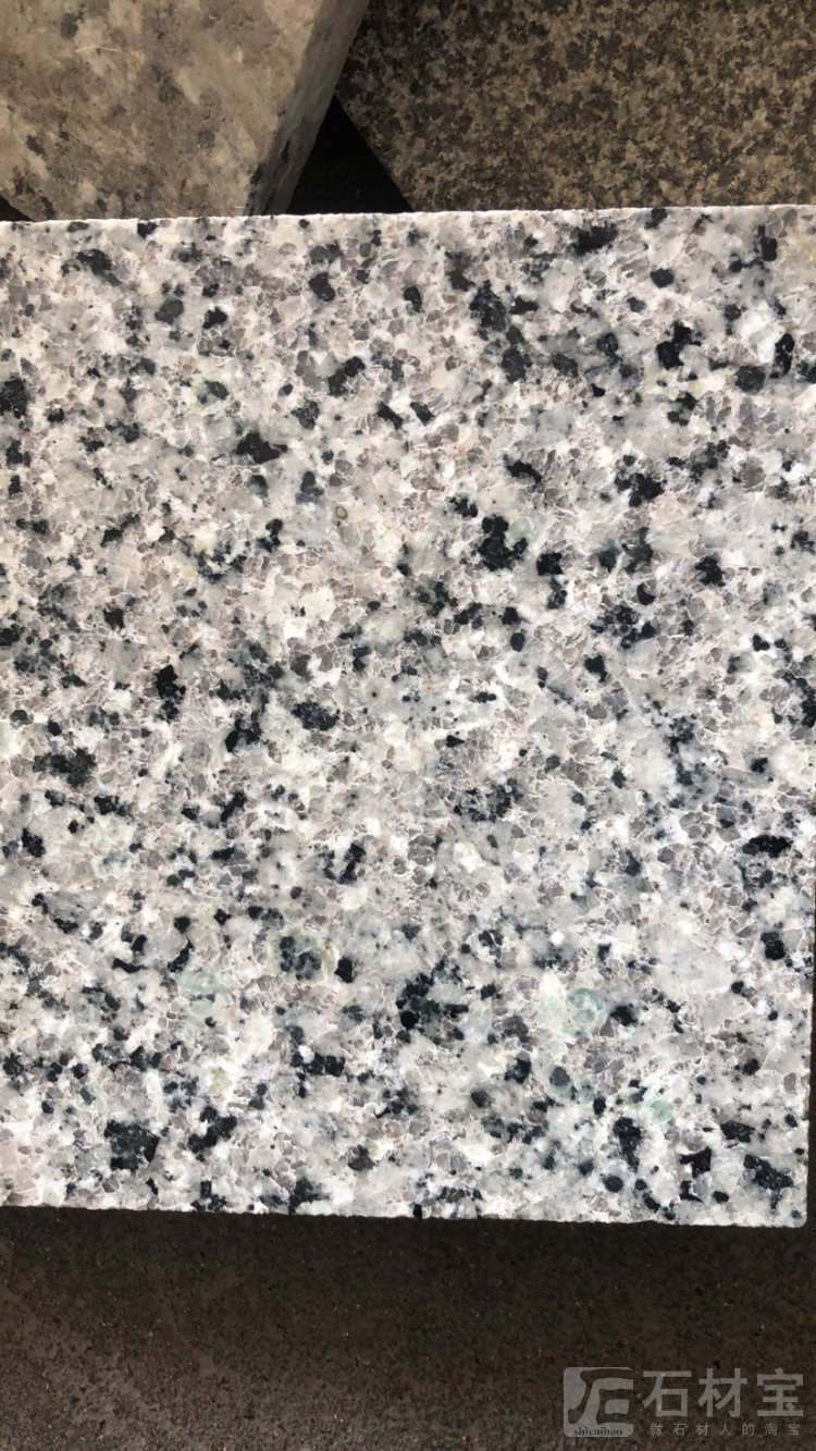 珍珠蓝钻。绿斑岩。虎皮红。