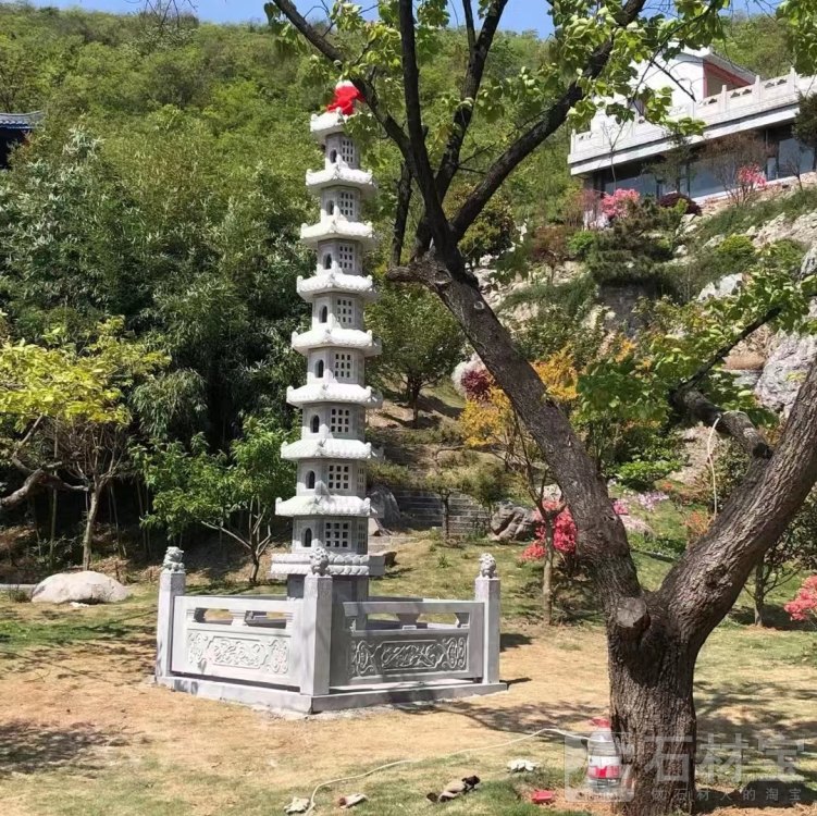 石雕佛塔