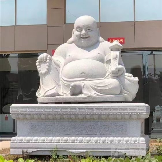 弥勒佛石雕像