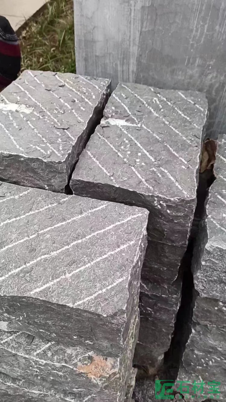 青石风摆柳