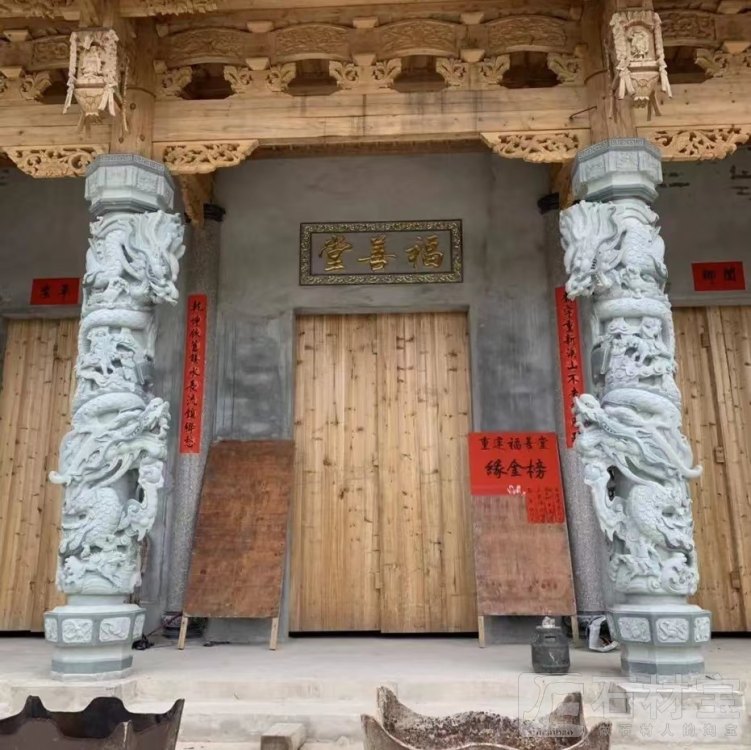 石雕龙柱