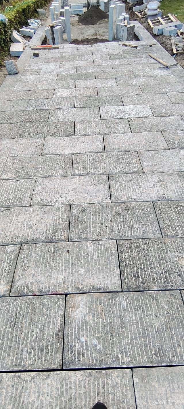 青石錾道面