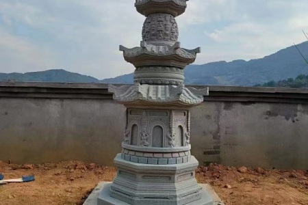 石雕佛塔