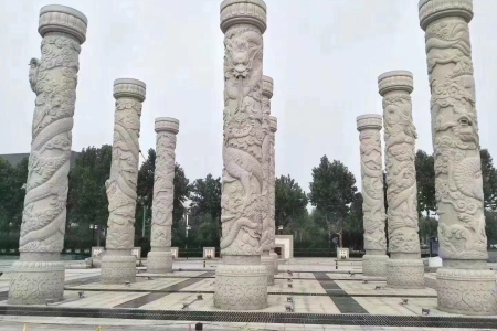 石雕龙柱