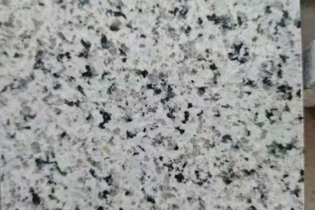 ​芭拉白（广东矿）价格美丽
大量到料  出售荒料
堆场​地址:南安市水头镇永泉山（水头高速路口西）-东哥矿业                   
☎️：13314968968 吕       欢迎过来喝茶
