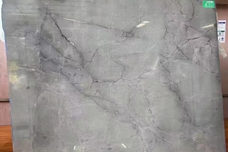 鱼肚灰