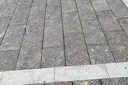青石錾道面