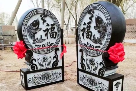 大门口抱鼓石