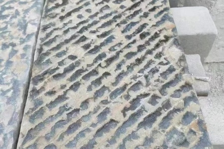 青石錾道面