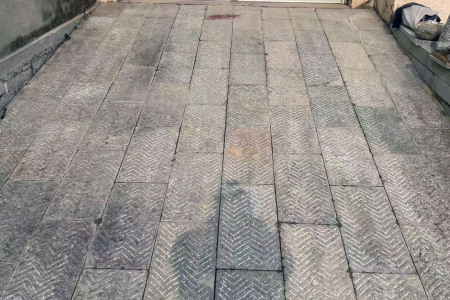 青石錾道面