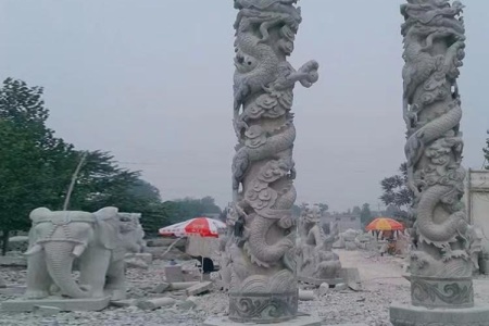 石雕龙柱