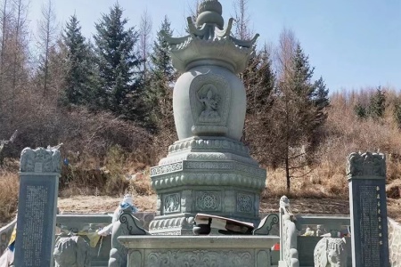 石雕佛塔