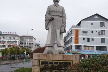朱熹石雕像