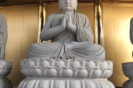 如来石雕像