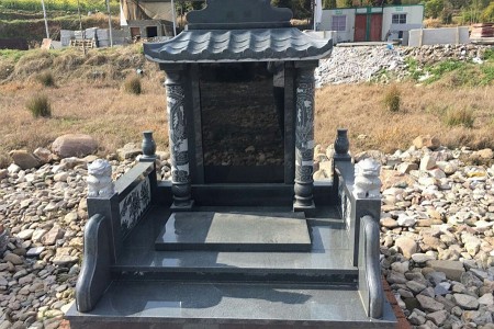 小蓝宝墓碑
