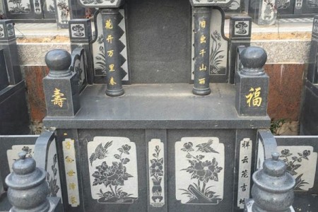 小蓝宝墓碑