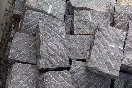 青石风摆柳