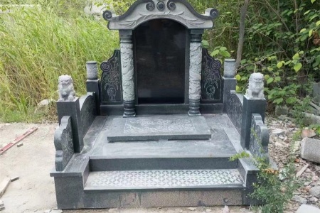 青石墓碑