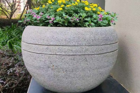 石雕花钵
