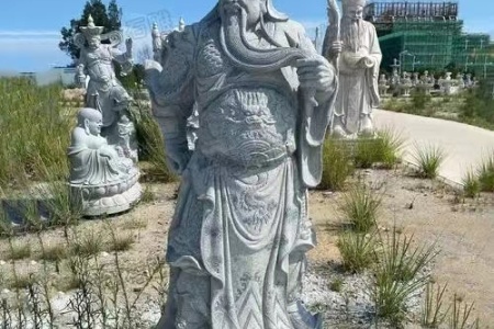 关公石雕像