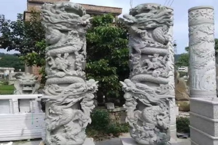 石雕龙柱