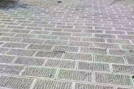 青石錾道面