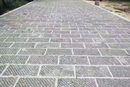 青石錾道面