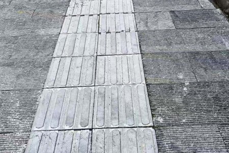 青石盲道石