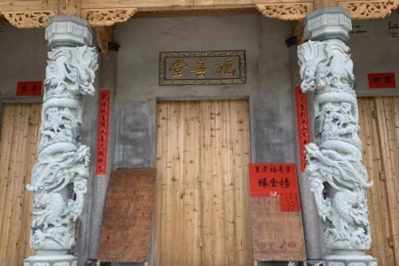 石雕龙柱
