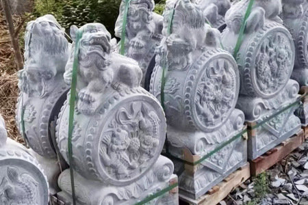石狮子抱鼓石