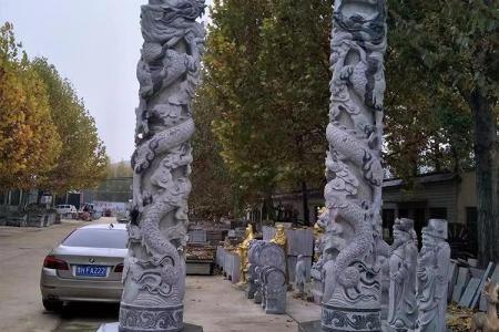 石雕龙柱