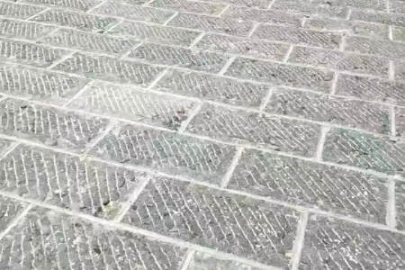 青石斩凿面