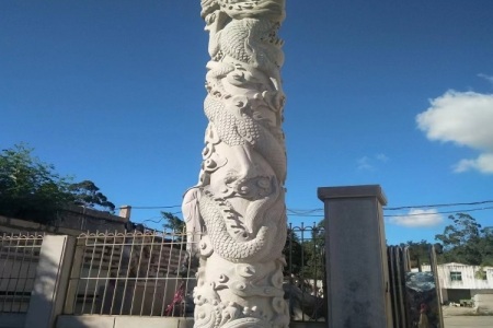 石雕龙柱