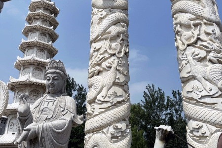 石雕龙柱