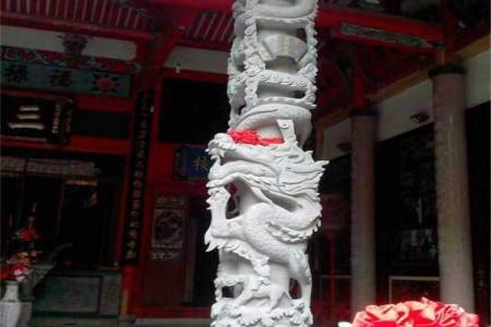 石雕龙柱