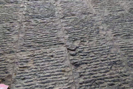 青石錾道面
